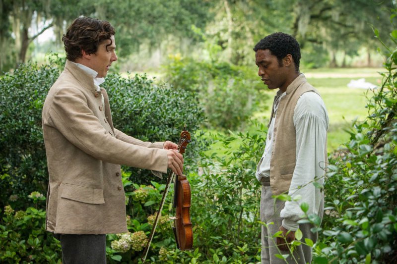 Benedict Cumberbatch и Chiwetel Ejiofor в фильме 12 лет рабства (12 Years a Slave)