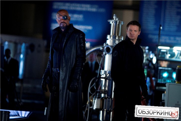 Jeremy Renner и Samuel L. Jackson в фильме Мстители (Avengers)