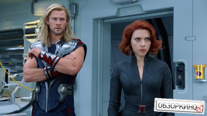 Chris Hemsworth и Scarlett Johansson в фильме Мстители (Avengers)