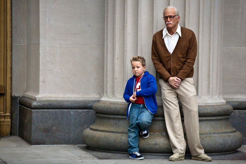 Jackson Nicoll и Johnny Knoxville в фильме Несносный дед (Bad Grandpa)