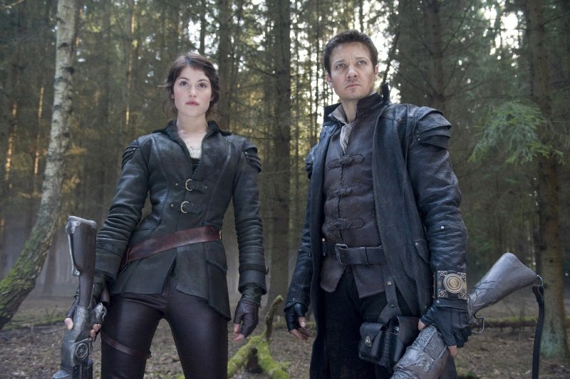 Jeremy Renner и Gemma Arterton в фильме Охотники на ведьм (Hansel and Gretel Witch Hunters)