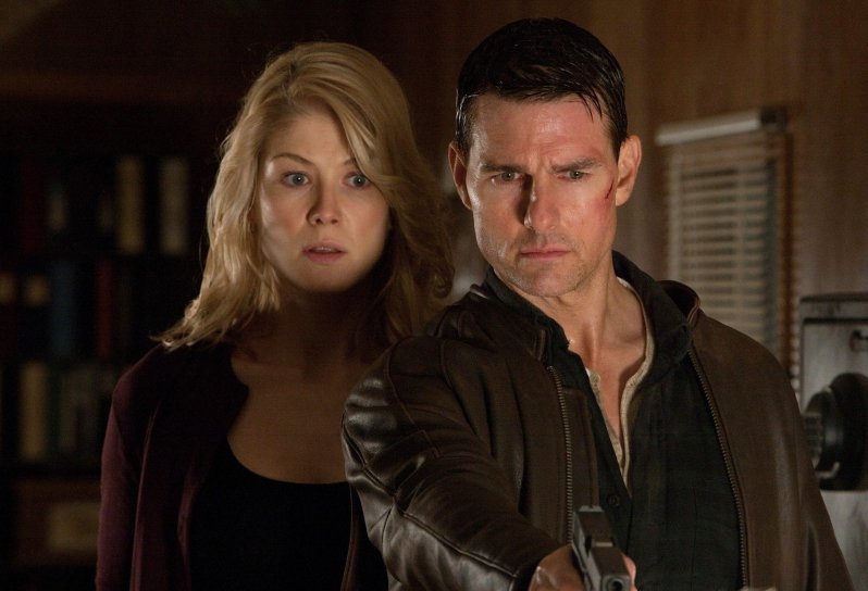 Rosamund Pike и Tom Cruise в фильме Джек Ричер (Jack Reacher)