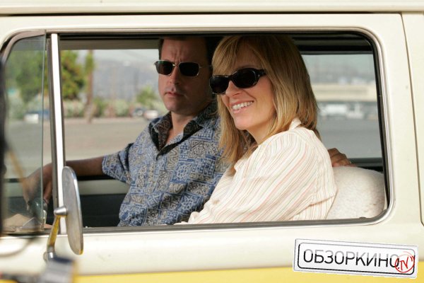 Greg Kinnear и Toni Collette в фильме Маленькая мисс Счастье (Little Miss Sunshine)