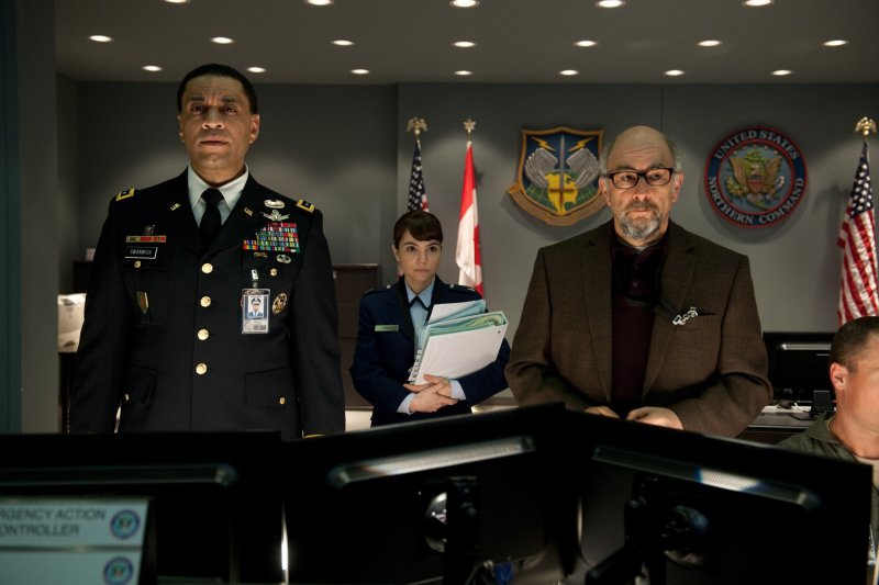 Harry Lennix, Christina Wren и Richard Schiff в фильме Человек из стали (Man of Steel)