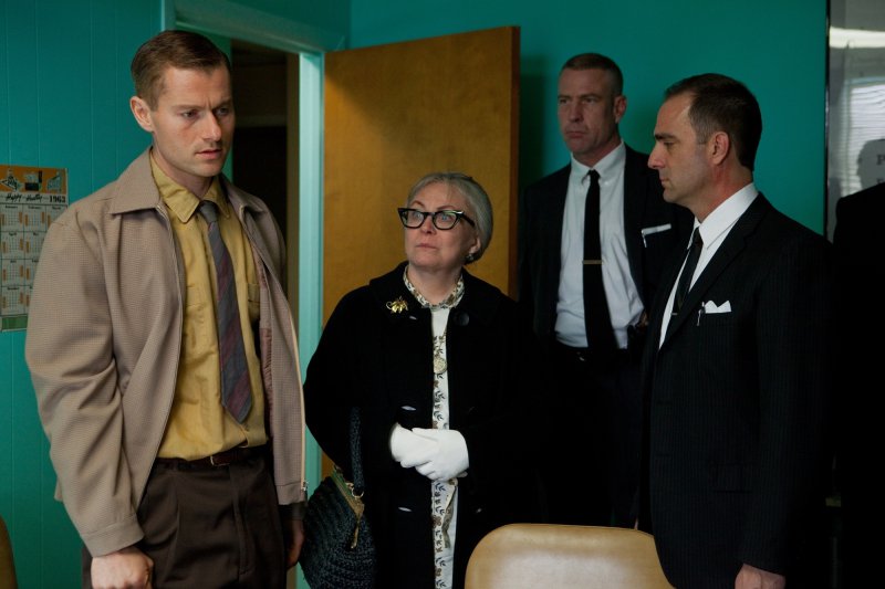 James Badge Dale и Jacki Weaver в фильме Парклэнд (Parkland)