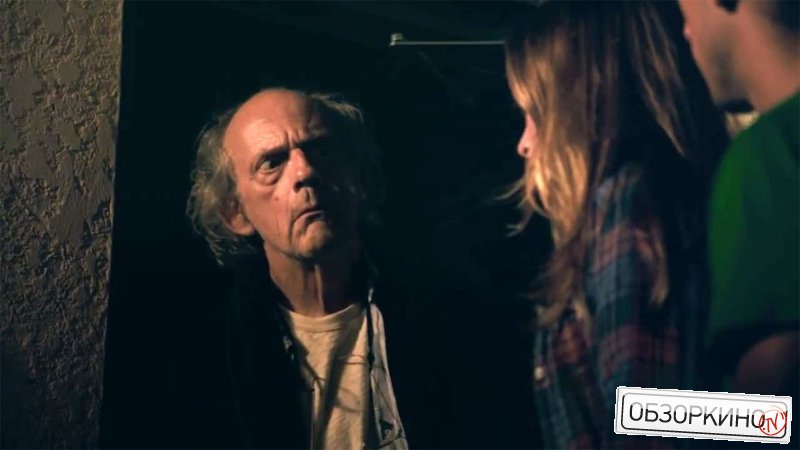 Christopher Lloyd и Danielle Panabaker  в фильме Пираньи 3DD (Piranha 3DD)