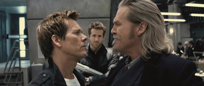 Kevin Bacon, Ryan Reynolds и Jeff Bridges в фильме Призрачный патруль (RIPD)