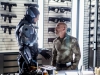 Joel Kinnaman и Jackie Earle Haley в фильме Робокоп (Robocop)