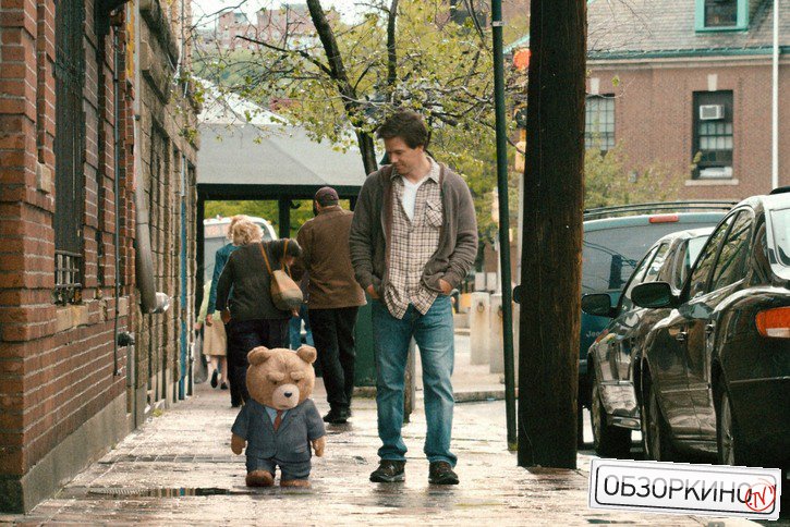 Mark Wahlberg в фильме Третий лишний (Ted)