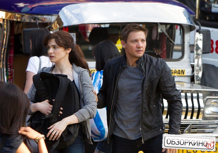 Jeremy Renner и Rachel Weisz в фильме Эволюция Борна (The Bourne Legacy)