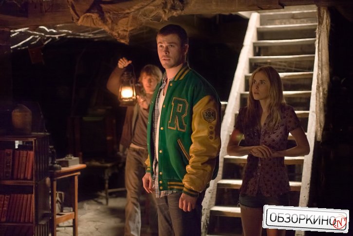 Chris Hemsworth, Fran Kranz и Anna Hutchison в фильме Хижина в лесу (The Cabin In The Woods)