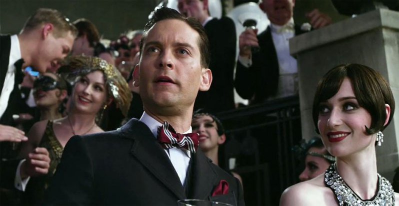 Tobey Maguire и Elizabeth Debicki в фильме Великий Гэтсби (The Great Gatsby)