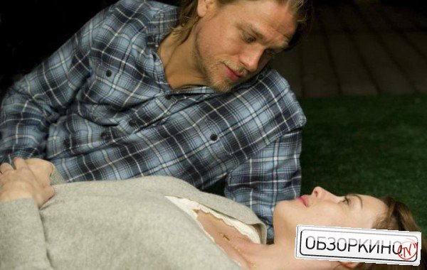 Charlie Hunnam и Liv Tyler в фильме Цена страсти (The Ledge)