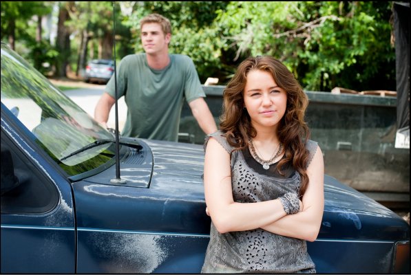 Miley Cyrus и Liam Hemsworth в фильме Последняя песня (The Last Song)