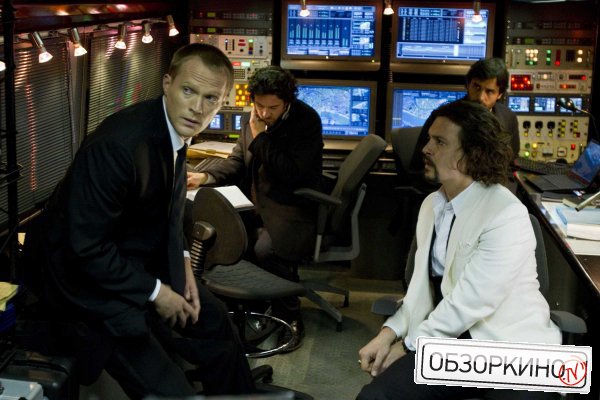 Johnny Depp и Paul Bettany в фильме Турист (The Tourist)