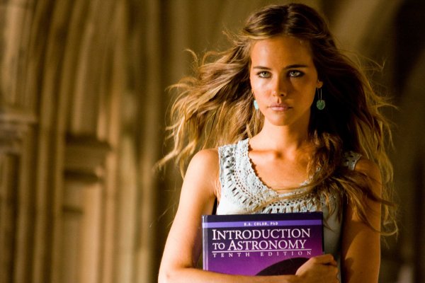 Isabel Lucas в фильме Трансформеры 2 (Ttransformers 2)