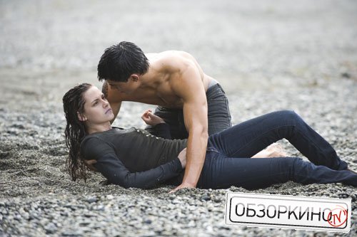 Kristen Stewart и Taylor Lautner в фильме Сумерки. Новолуние (Twilight New Moon)