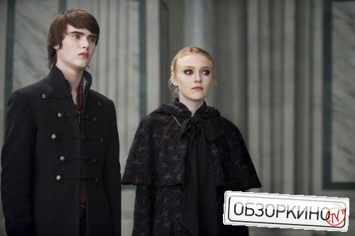 Cameron Bright и Dakota Fanning в фильме Сумерки. Новолуние (Twilight New Moon)