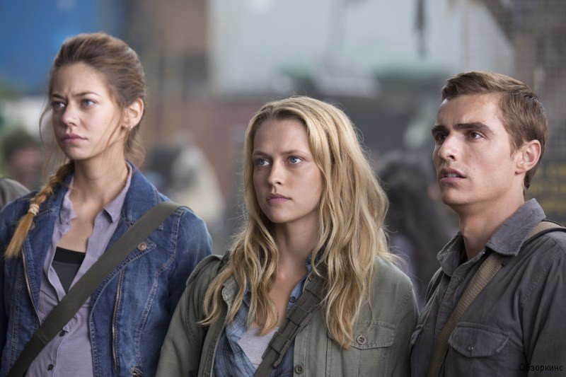 Analeigh Tipton, Teresa Palmer и Dave Franco в фильме Тепло наших тел (Warm Bodies)