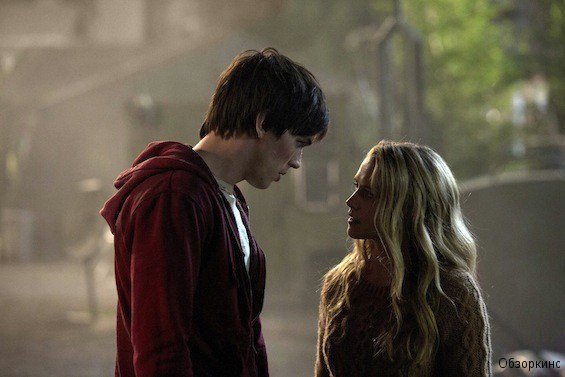 Nicholas Hoult и Teresa Palmer в фильме Тепло наших тел (Warm Bodies)