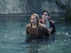 Nicholas Hoult и Teresa Palmer в фильме Тепло наших тел (Warm Bodies)