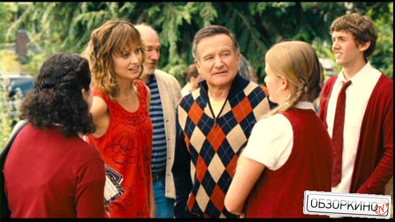 Alexie Gilmore, Robin Williams, Zach Sanchez и Henry Simmons в фильме Самый лучший в мире отец (Worlds Greatest Dad)