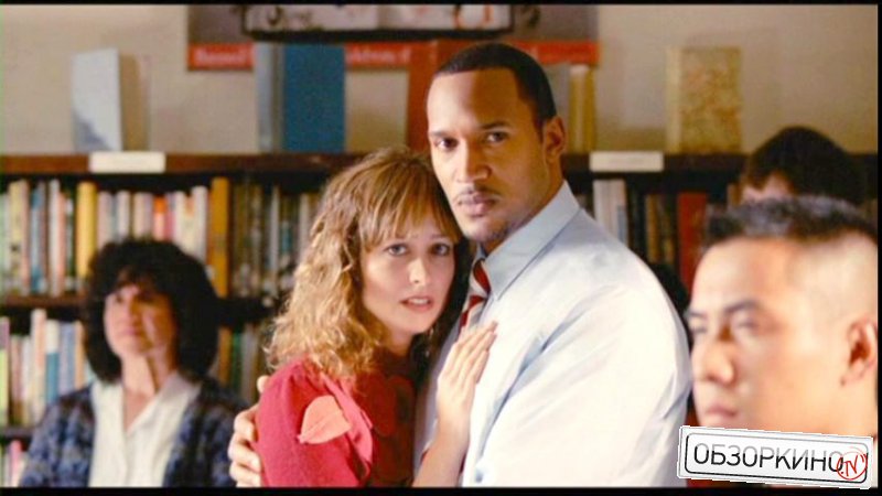 Alexie Gilmore и Henry Simmons в фильме Самый лучший в мире отец (Worlds Greatest Dad)