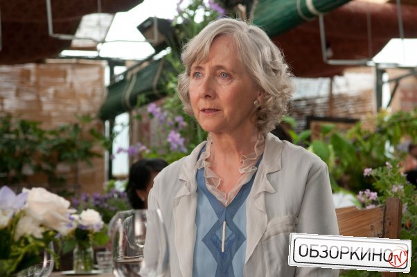 Gemma Jones в фильме Ты встретишь таинственного незнакомца (You Will Meet a Tall Dark Stranger)