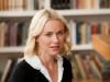 Naomi Watts в фильме Ты встретишь таинственного незнакомца (You Will Meet a Tall Dark Stranger)