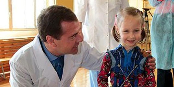 Медведев предложил Куценко снять российский «Форрест Гамп»